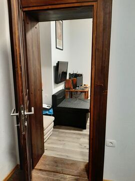 Vaški dom, vrata, 2025,3